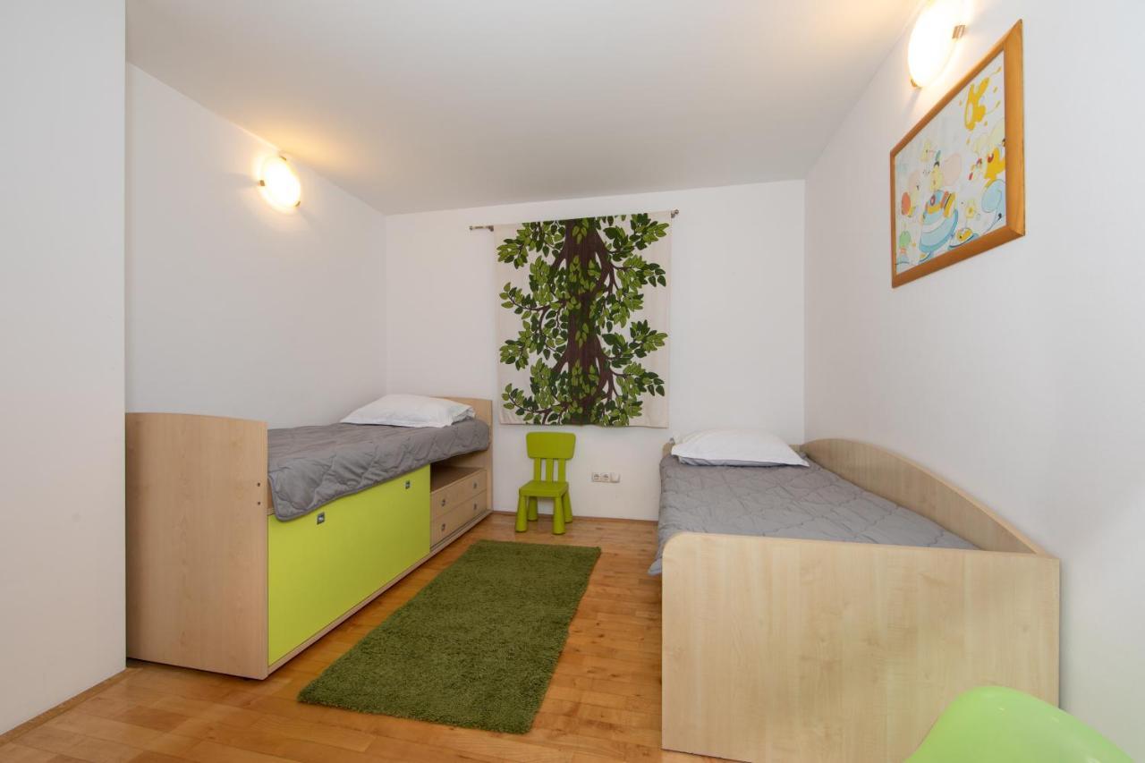 Lux Apartment Tučepi Exteriör bild
