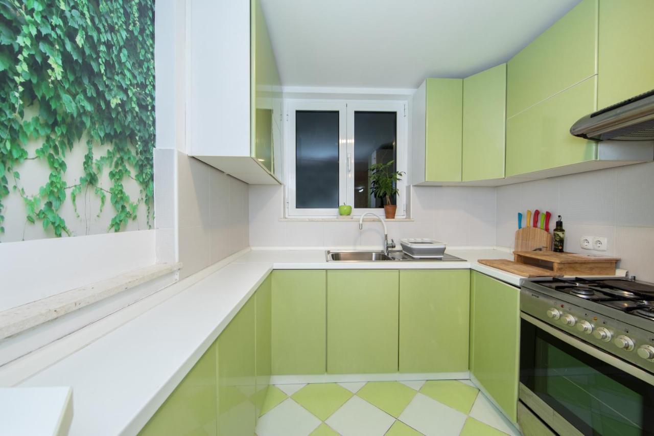 Lux Apartment Tučepi Exteriör bild