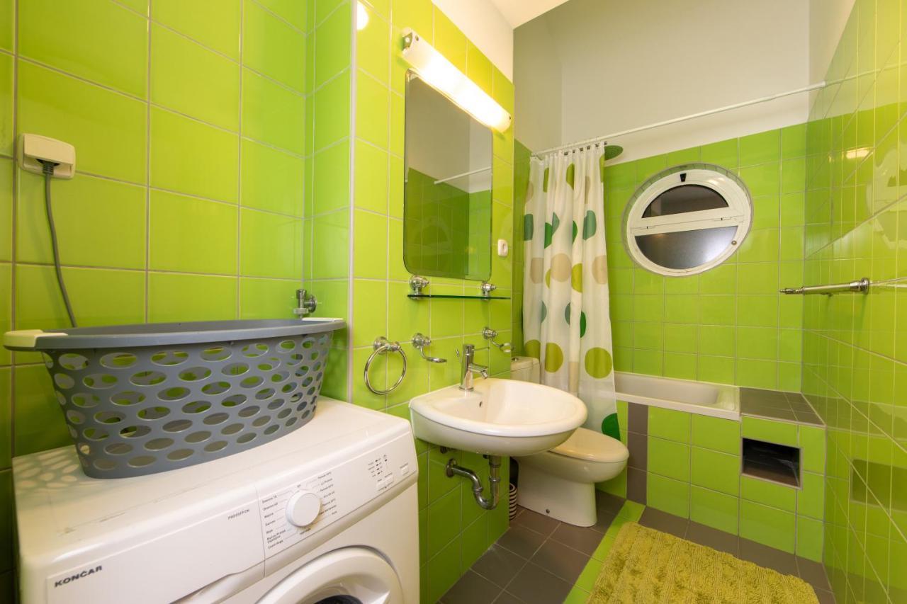 Lux Apartment Tučepi Exteriör bild